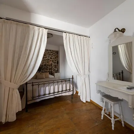 Smaro Aparthotel