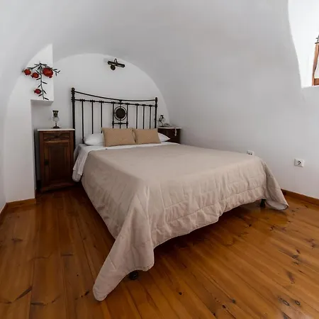 Smaro Firostefani