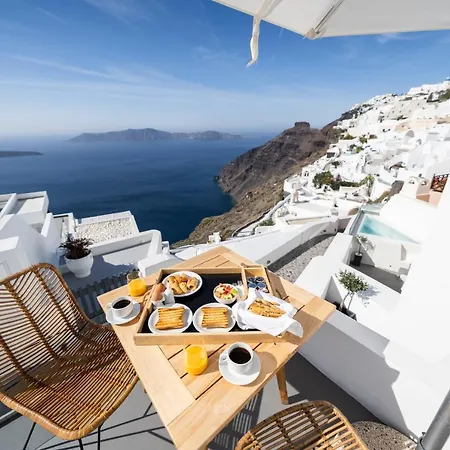 Smaro Aparthotel 3*