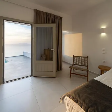 Smaro Aparthotel 3*