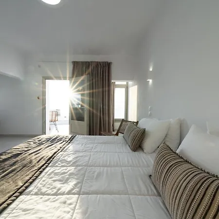 Smaro Aparthotel Firostefani