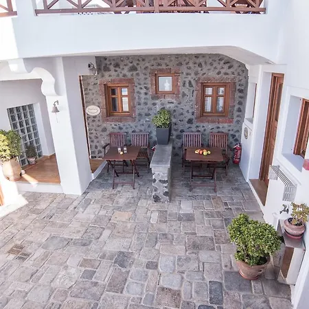 Smaro Aparthotel 3*